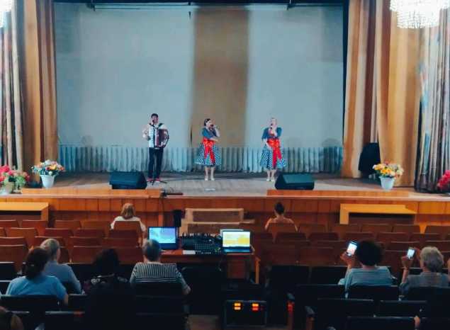 Ансамбль «Горница» выступил в Березовой роще